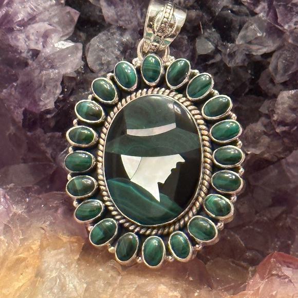 Malachite mother of pearl lady inlay malachite stone sterling silver pendant - Picture 7 of 8